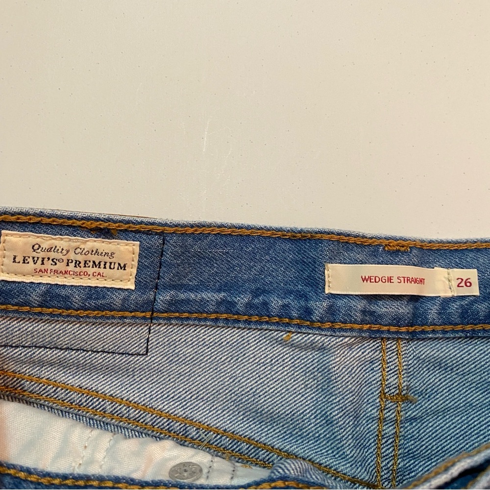 NWOT Levi's Wedgie Straight Jeans | Size 26 - Picture 3 of 6